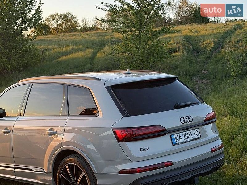 Позашляховик / Кросовер Audi Q7 2020 в Києві