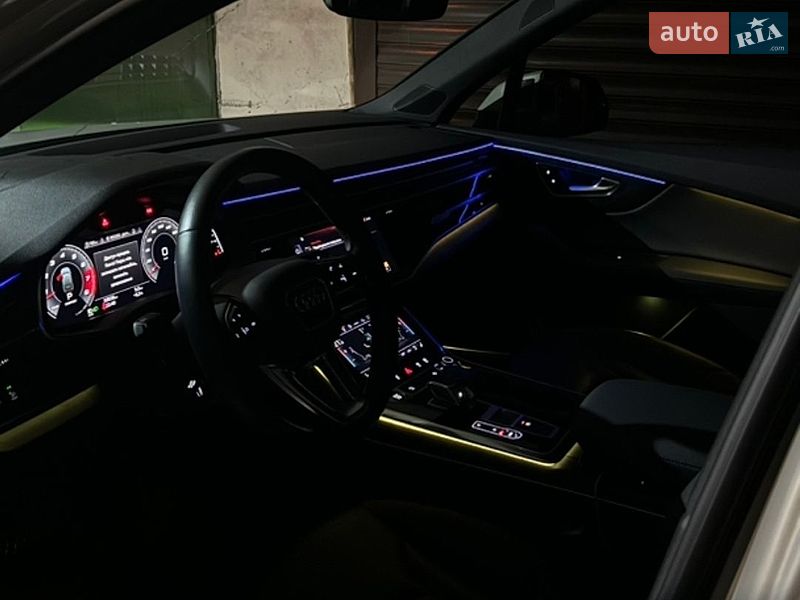 Позашляховик / Кросовер Audi Q7 2020 в Києві