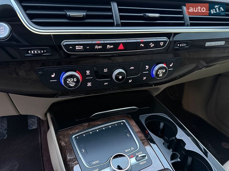 Позашляховик / Кросовер Audi Q7 2016 в Кременчуці