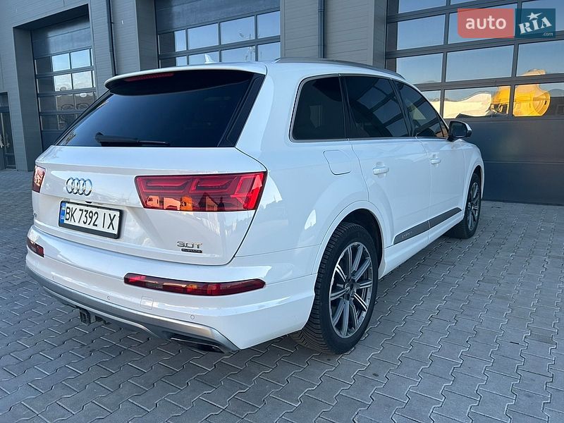 Внедорожник / Кроссовер Audi Q7 2016 в Сарнах