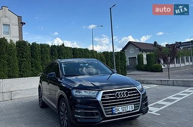 Внедорожник / Кроссовер Audi Q7 2015 в Ровно