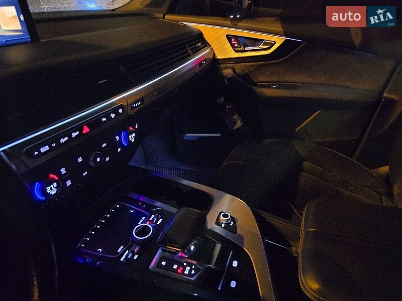 Позашляховик / Кросовер Audi Q7 2016 в Києві