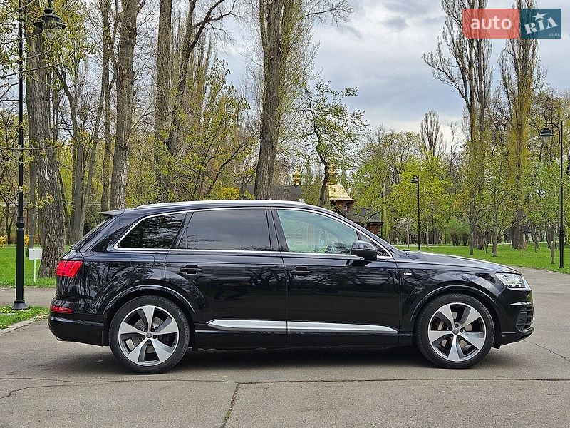 Внедорожник / Кроссовер Audi Q7 2015 в Киеве