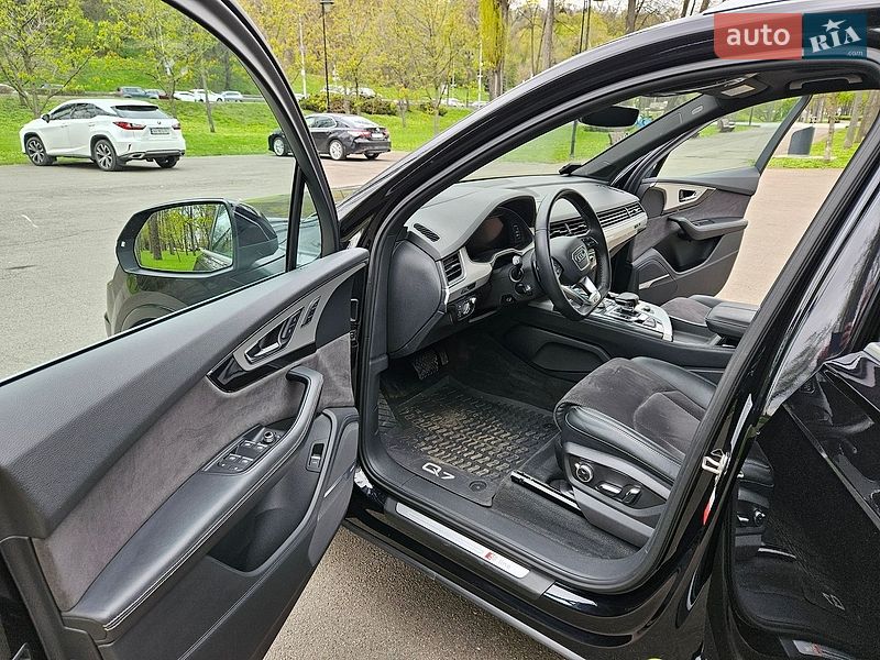 Внедорожник / Кроссовер Audi Q7 2015 в Киеве