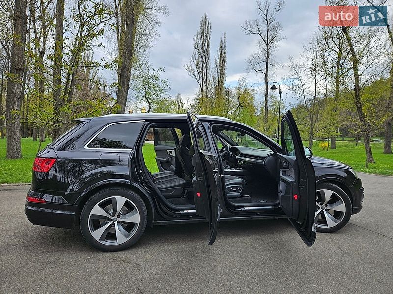 Внедорожник / Кроссовер Audi Q7 2015 в Киеве