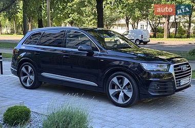 Позашляховик / Кросовер Audi Q7 2017 в Рівному