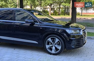 Внедорожник / Кроссовер Audi Q7 2017 в Ровно