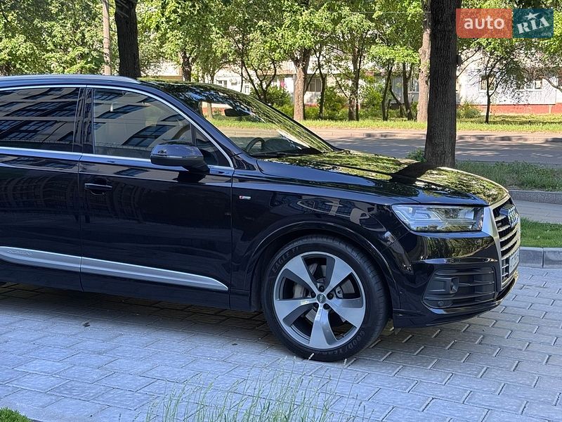 Внедорожник / Кроссовер Audi Q7 2017 в Ровно