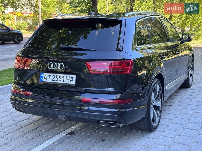 Внедорожник / Кроссовер Audi Q7 2017 в Ровно