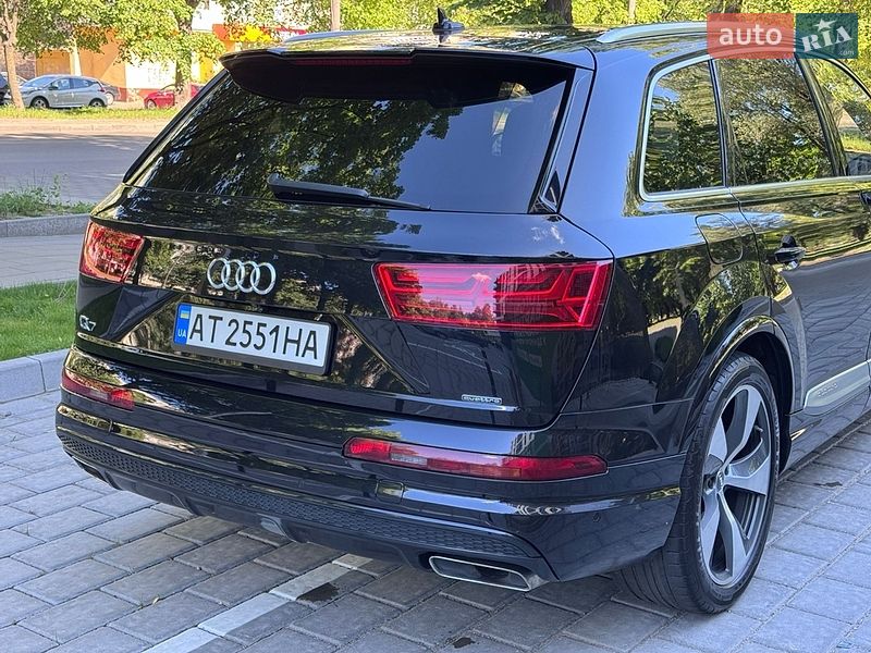 Позашляховик / Кросовер Audi Q7 2017 в Рівному
