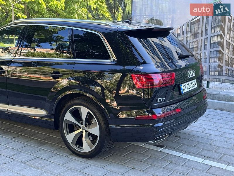 Внедорожник / Кроссовер Audi Q7 2017 в Ровно
