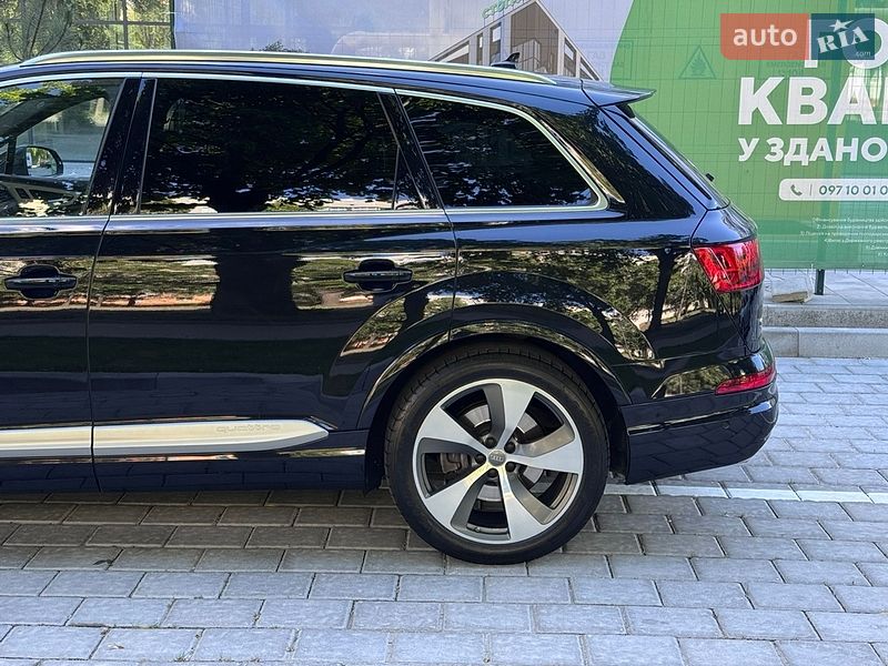 Внедорожник / Кроссовер Audi Q7 2017 в Ровно