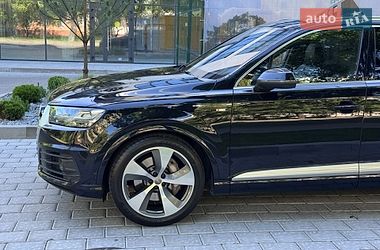 Позашляховик / Кросовер Audi Q7 2017 в Рівному
