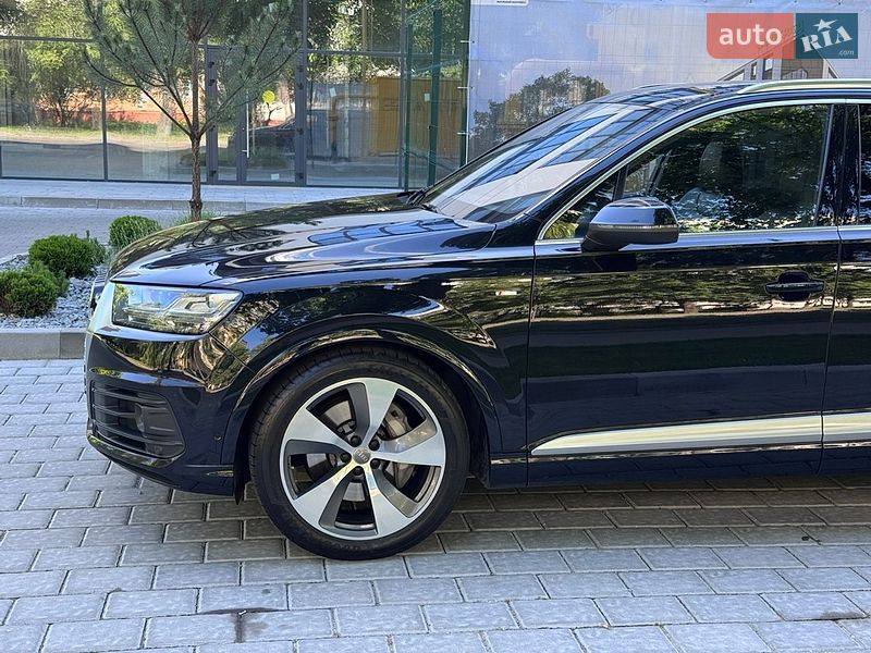 Позашляховик / Кросовер Audi Q7 2017 в Рівному