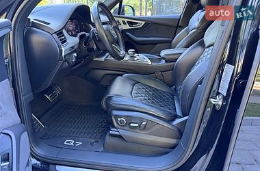 Внедорожник / Кроссовер Audi Q7 2017 в Ровно