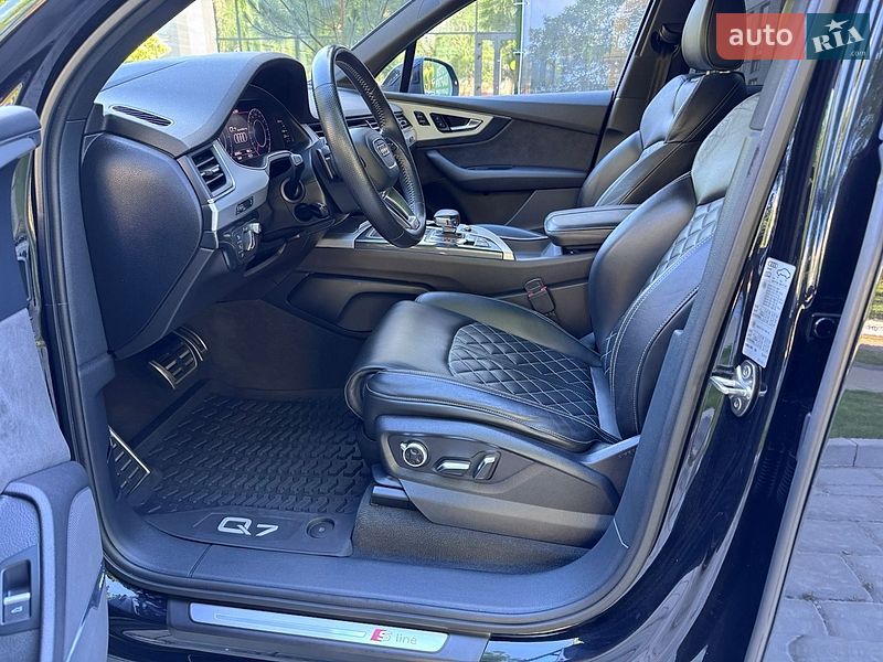Внедорожник / Кроссовер Audi Q7 2017 в Ровно