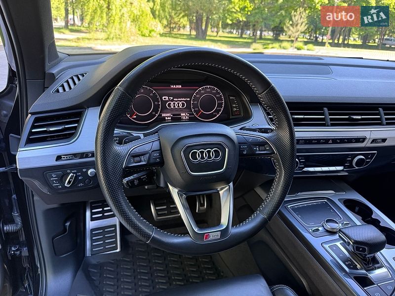 Внедорожник / Кроссовер Audi Q7 2017 в Ровно