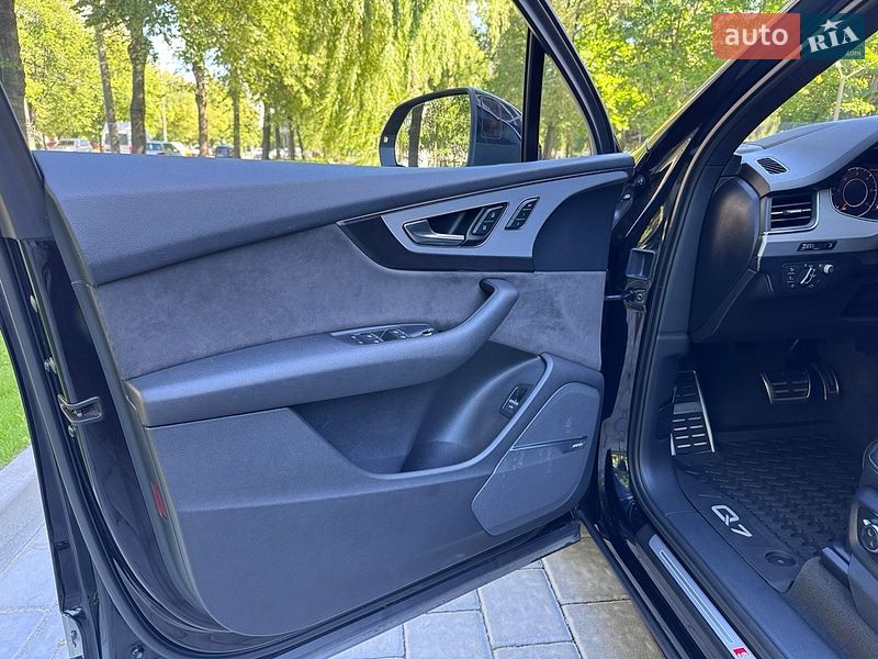 Внедорожник / Кроссовер Audi Q7 2017 в Ровно