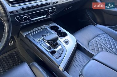 Позашляховик / Кросовер Audi Q7 2017 в Рівному