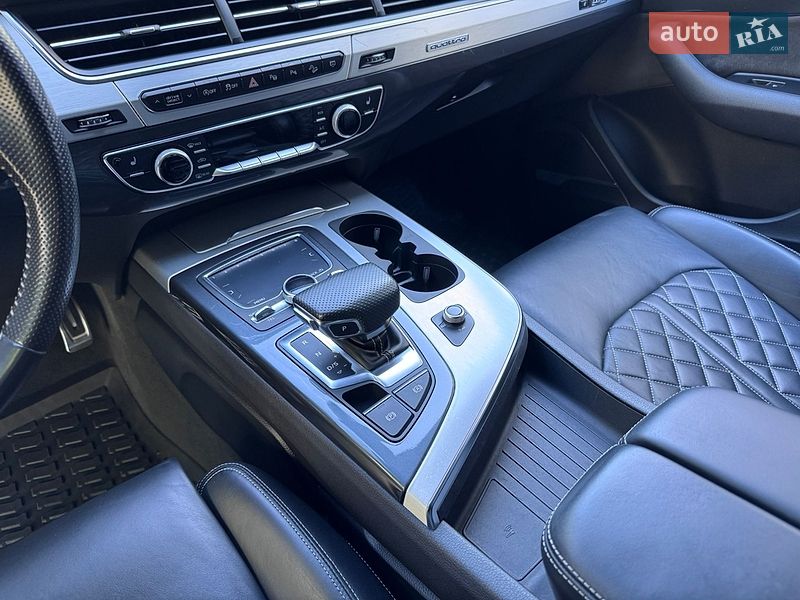 Позашляховик / Кросовер Audi Q7 2017 в Рівному