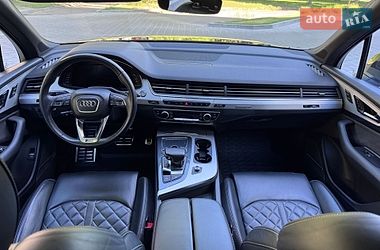 Позашляховик / Кросовер Audi Q7 2017 в Рівному
