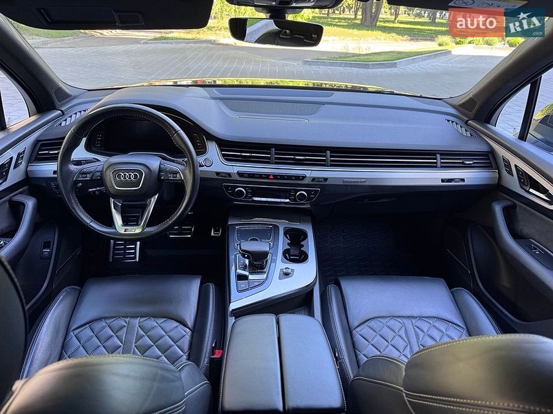 Позашляховик / Кросовер Audi Q7 2017 в Рівному