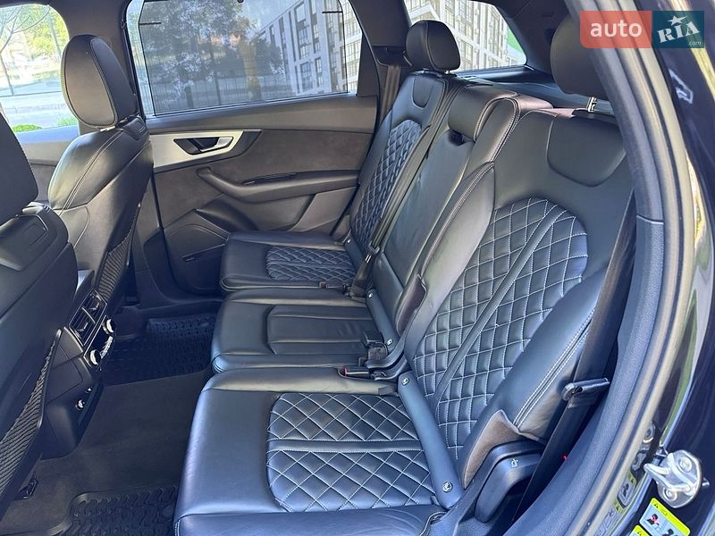 Внедорожник / Кроссовер Audi Q7 2017 в Ровно