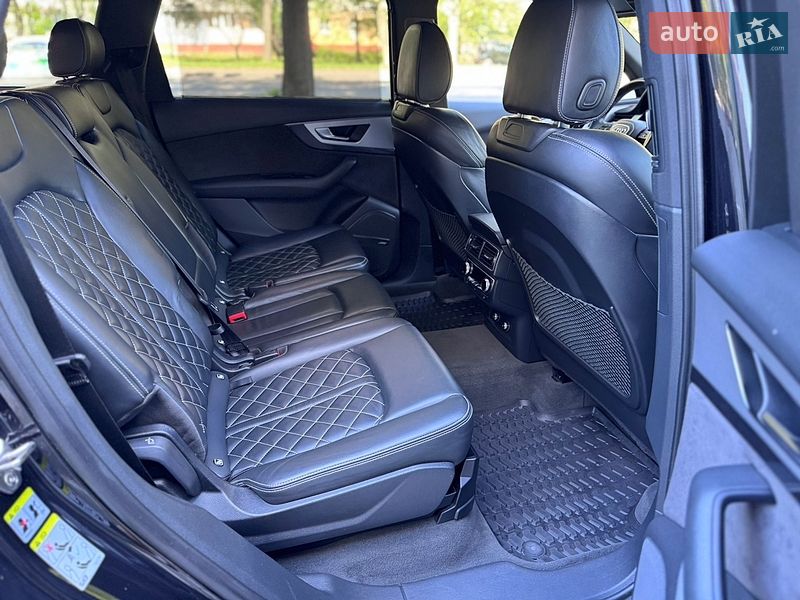 Внедорожник / Кроссовер Audi Q7 2017 в Ровно