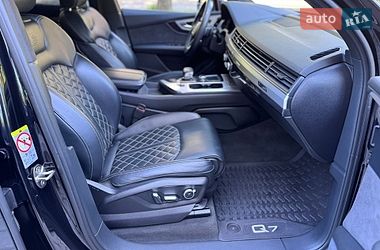 Внедорожник / Кроссовер Audi Q7 2017 в Ровно