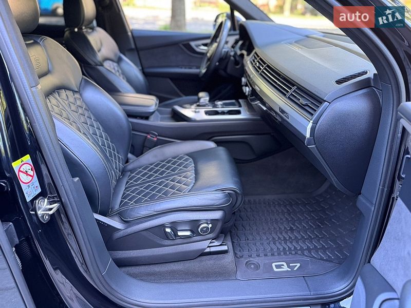 Внедорожник / Кроссовер Audi Q7 2017 в Ровно