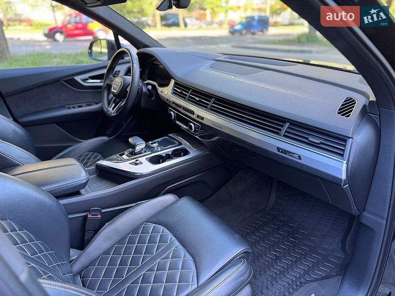 Внедорожник / Кроссовер Audi Q7 2017 в Ровно