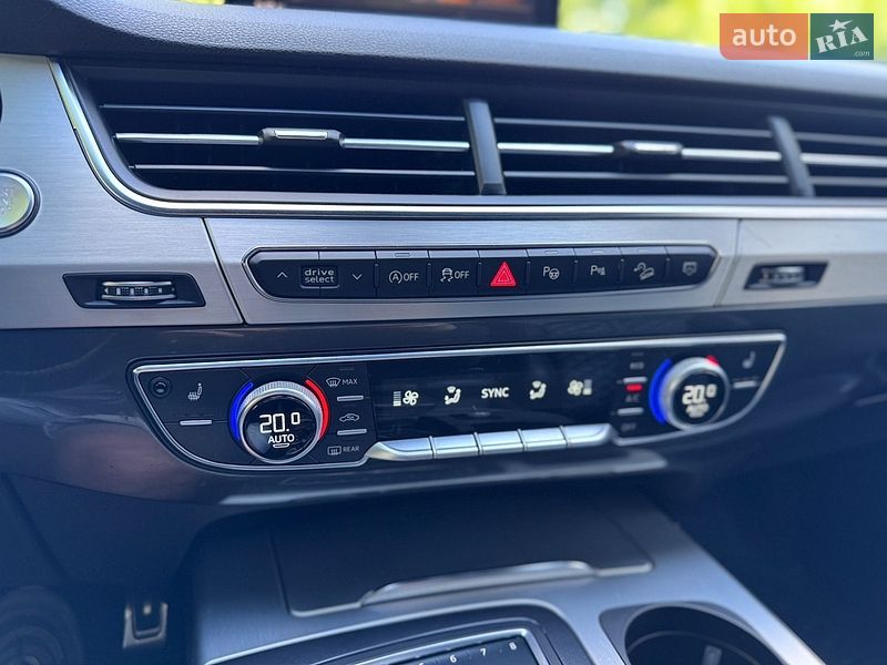 Позашляховик / Кросовер Audi Q7 2017 в Рівному
