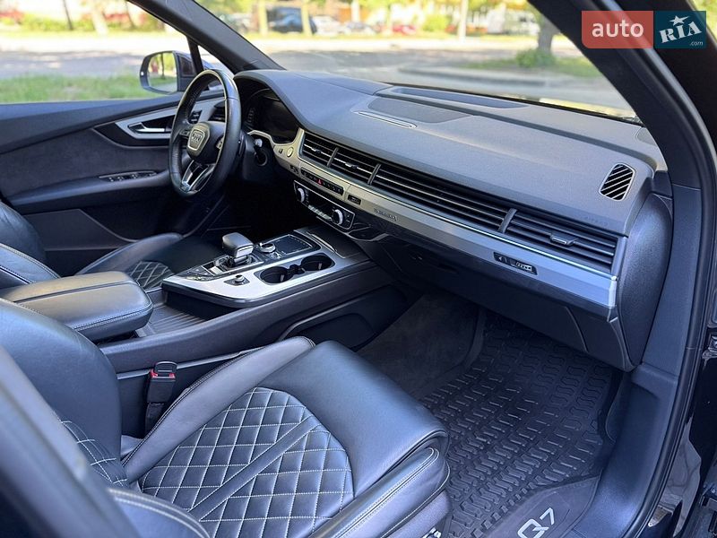 Внедорожник / Кроссовер Audi Q7 2017 в Ровно