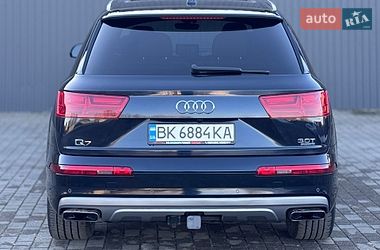 Позашляховик / Кросовер Audi Q7 2016 в Сарнах