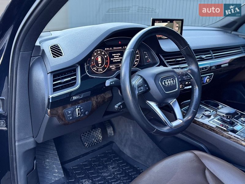 Позашляховик / Кросовер Audi Q7 2016 в Сарнах