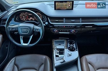 Позашляховик / Кросовер Audi Q7 2016 в Сарнах