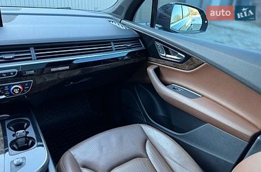 Позашляховик / Кросовер Audi Q7 2016 в Сарнах