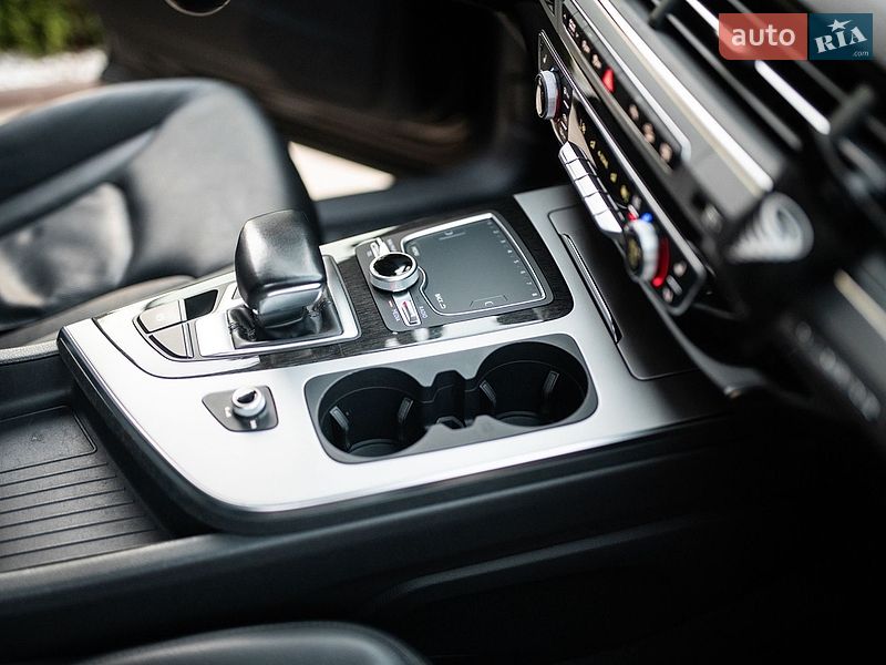 Позашляховик / Кросовер Audi Q7 2017 в Чернівцях