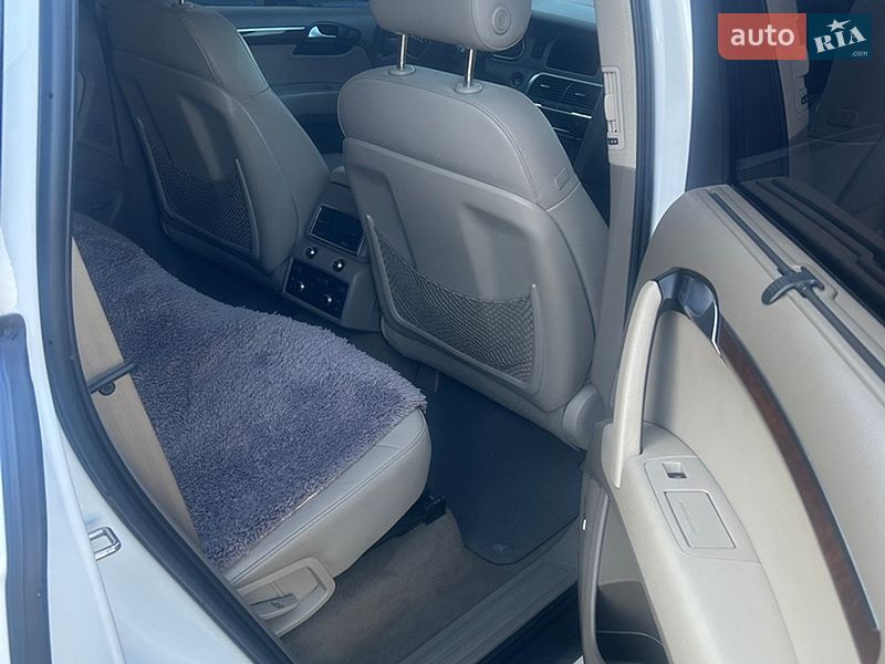 Позашляховик / Кросовер Audi Q7 2010 в Теплику