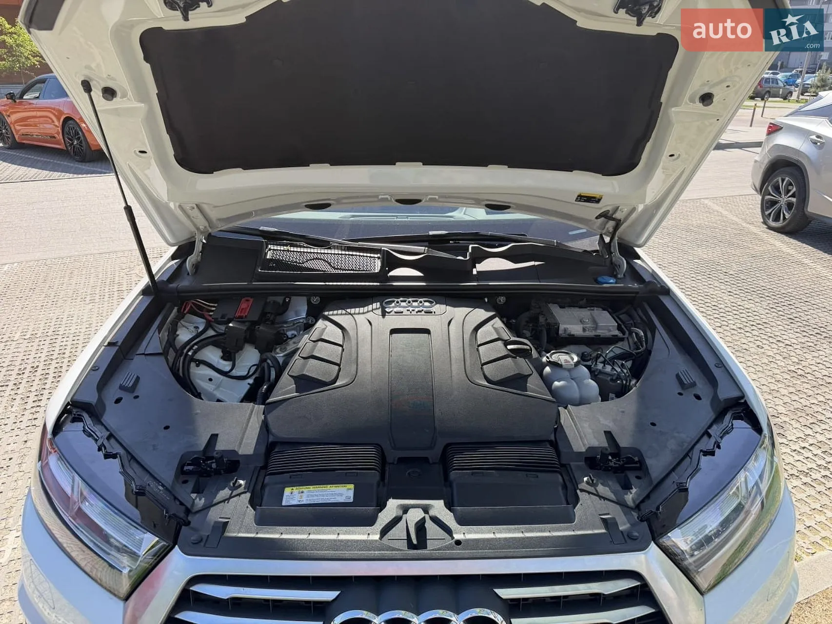 Audi Q7 2018 VIN WA1VAAF72JD038878 фото оголошення 31 з 53