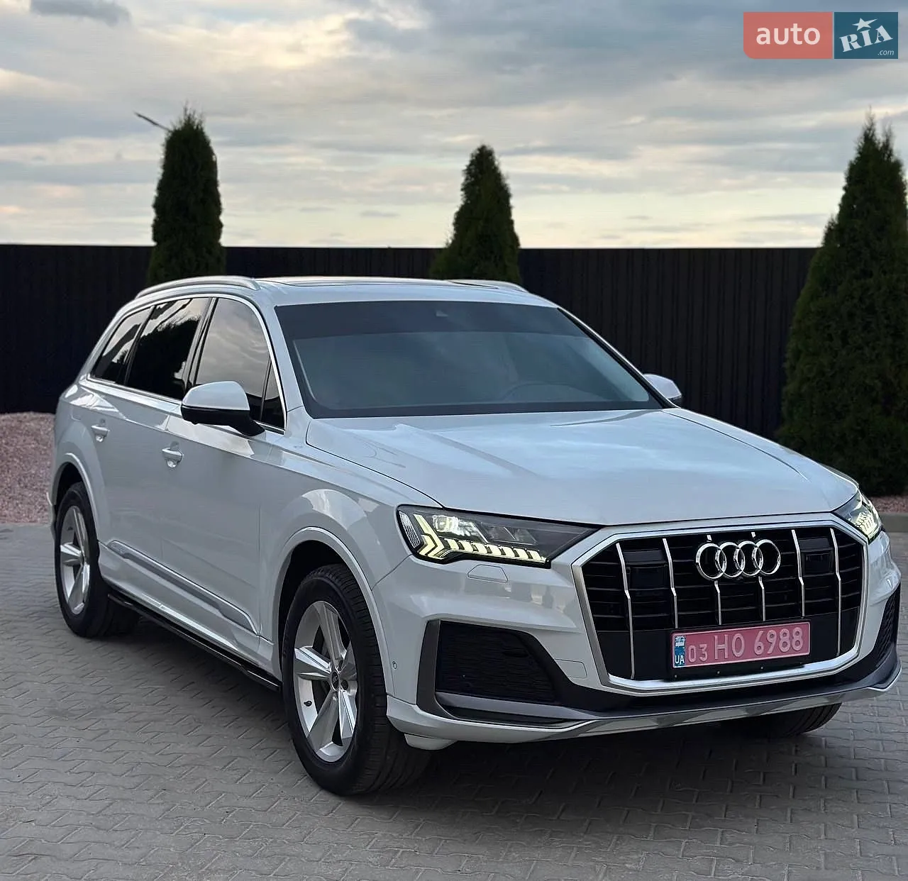 Audi Q7 2016 VIN WA1LAAF70HD037682 фото оголошення 8 з 23
