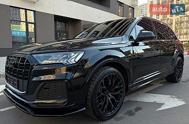 Позашляховик / Кросовер Audi Q7 2021 в Києві