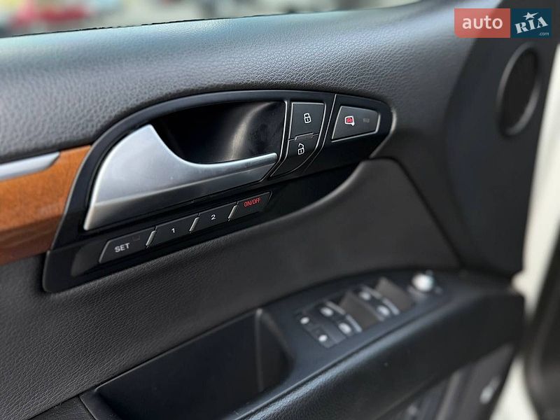 Позашляховик / Кросовер Audi Q7 2013 в Дніпрі