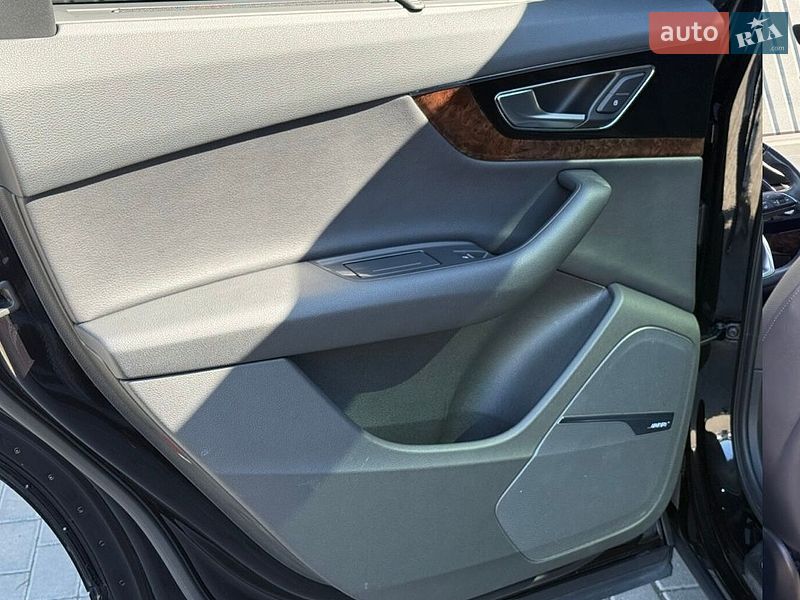 Позашляховик / Кросовер Audi Q7 2017 в Мукачевому