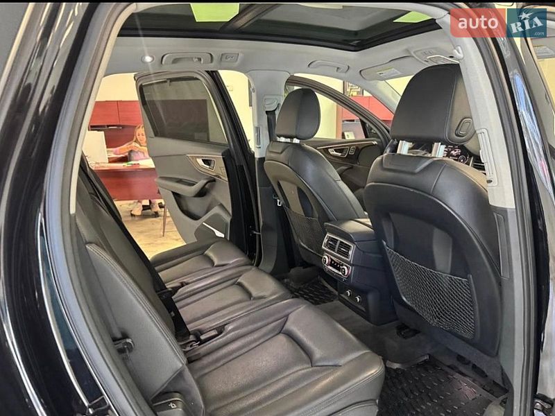 Позашляховик / Кросовер Audi Q7 2017 в Мукачевому