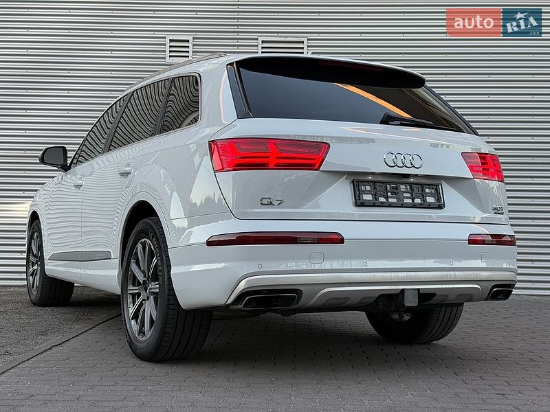 Позашляховик / Кросовер Audi Q7 2017 в Рівному