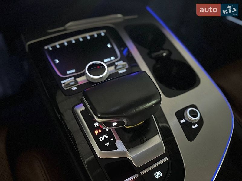 Внедорожник / Кроссовер Audi Q7 2015 в Киеве