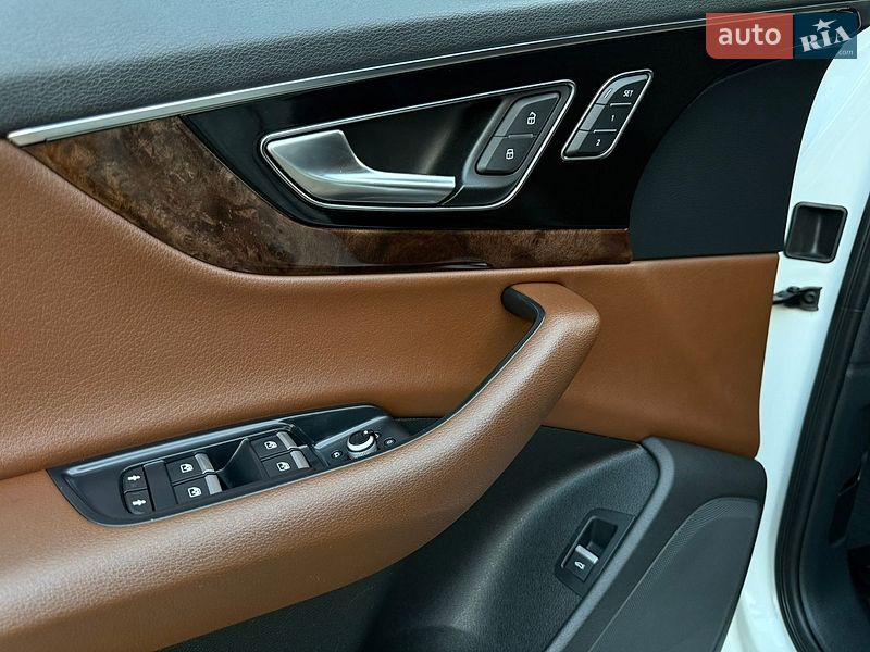 Позашляховик / Кросовер Audi Q7 2016 в Стрию