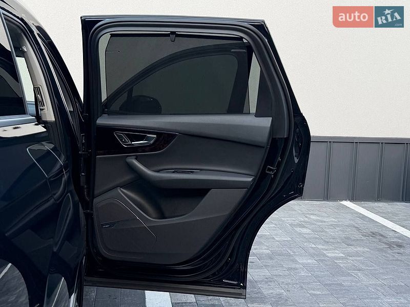 Внедорожник / Кроссовер Audi Q7 2017 в Ровно