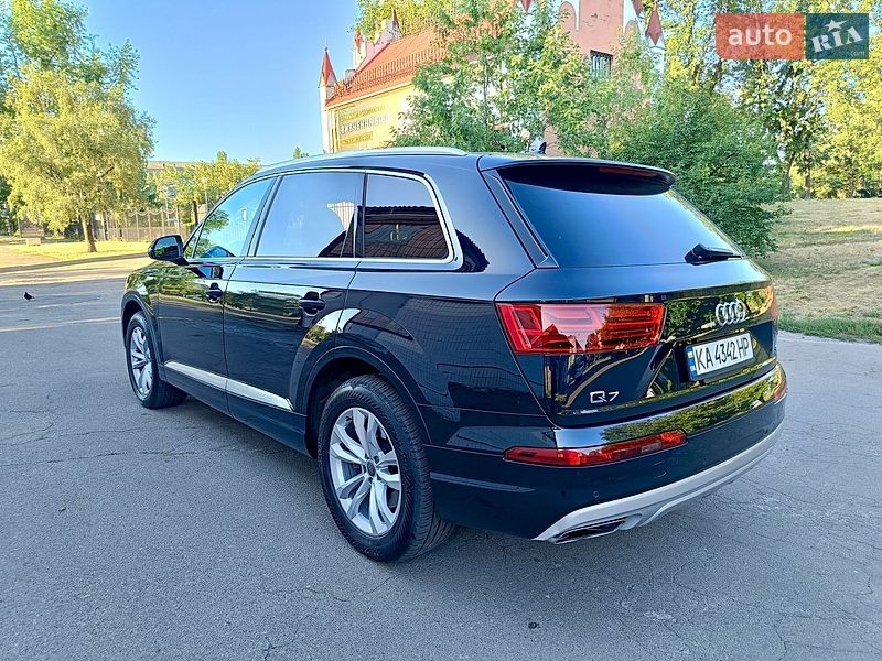 Позашляховик / Кросовер Audi Q7 2016 в Києві